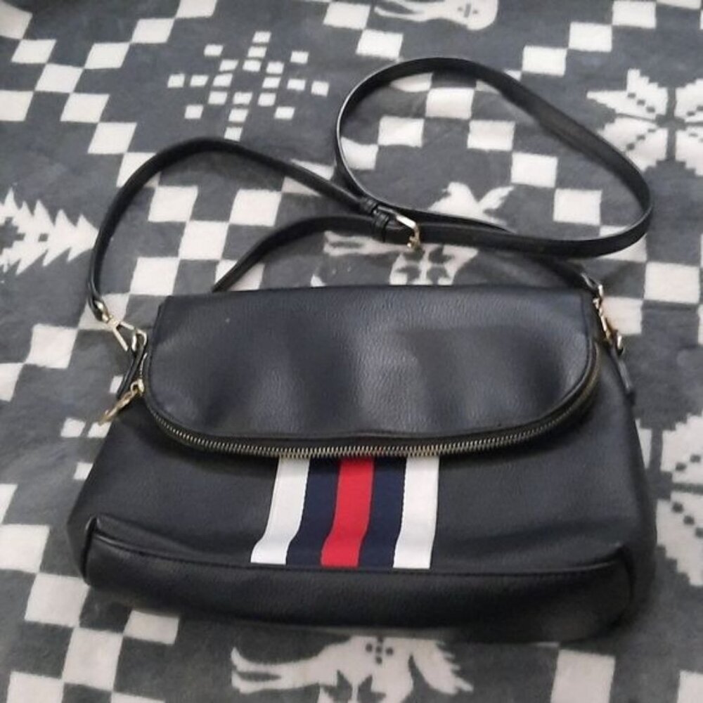 Urban Expressions   Zipper Snap Closure Adjustable Strap Crossbody  Purse.